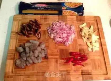 Make Garlic Italy Noodles step 0