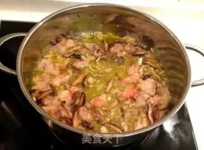 Make Garlic Italy Noodles step 1
