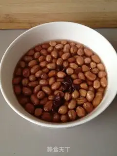 Make Five scented peanut rice step 1