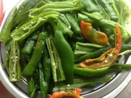 Make Chili cucumber pickles step 1