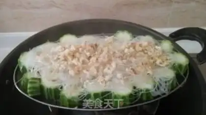Make A fan of garlic and silk step 3