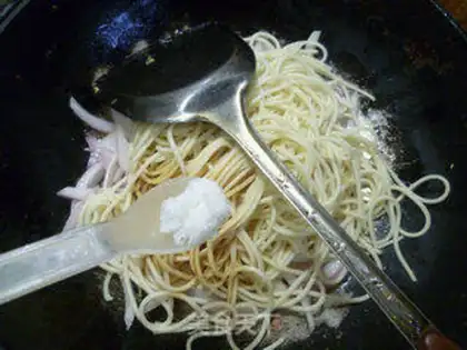 Make Onion egg noodles step 12