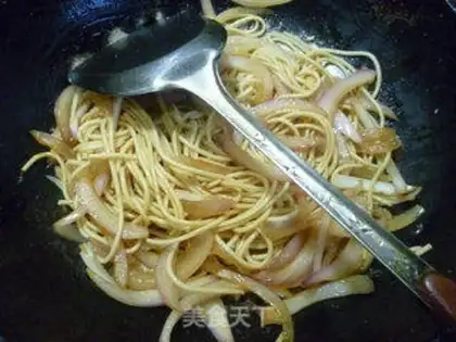 Make Onion egg noodles step 14