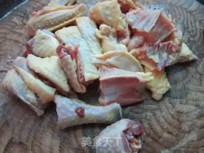 Make A chicken with red dates step 1