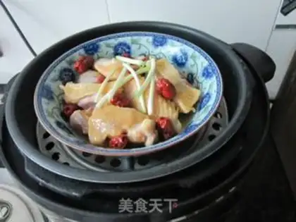 Make A chicken with red dates step 5