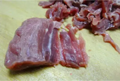 Make "Sliding" egg beef step 1
