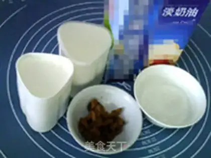 Make raisin yogurt ice cream step 0