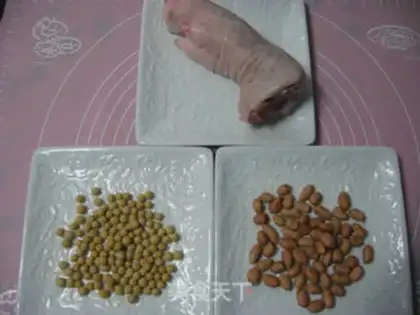 Make Peanut hoove soup step 0
