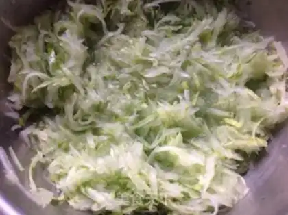Make cucumber eggs with big steam step 1