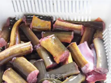 Make Garlic red-burned mackerel step 1