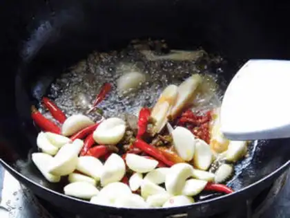 Make Garlic red-burned mackerel step 3