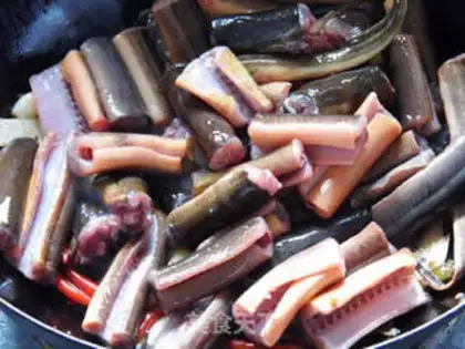 Make Garlic red-burned mackerel step 4