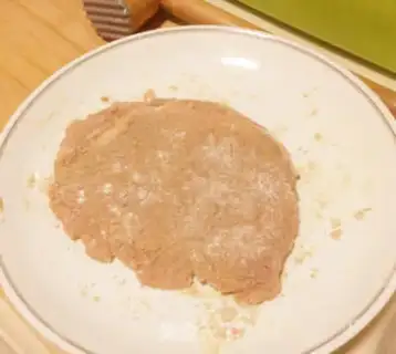 Make Three-smelt pork chops step 3