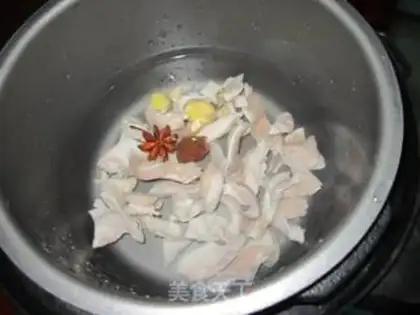 Make Clean up the pork belly soup step 2