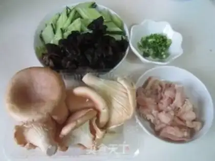 Make Piggy mushroom fried chicken step 0