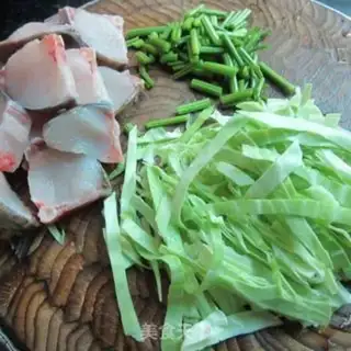 Make Fish with cabbage step 0