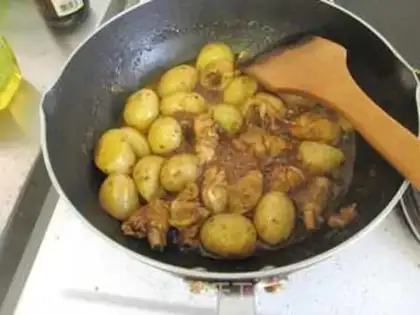 Make Potatoes with chicken legs step 11