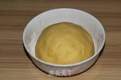 Make Pumpkin rolls step 1