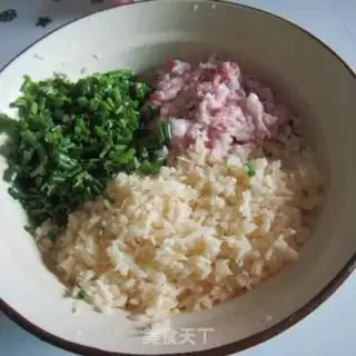 Make Potato pork dumplings step 1
