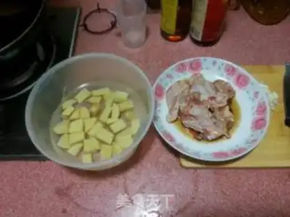 Make Potato stew chicken wings step 2