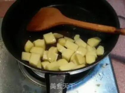 Make Potato stew chicken wings step 4