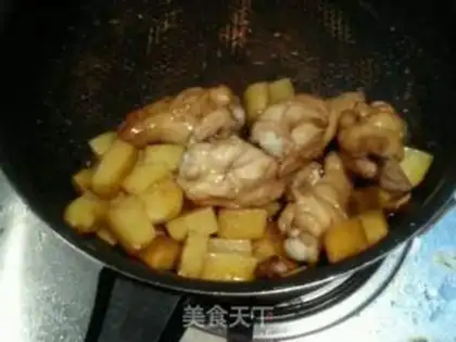 Make Potato stew chicken wings step 5