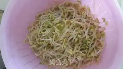 Make The green bean sprouts step 0