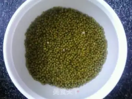 Make Sweet pumpkin green bean soup step 1