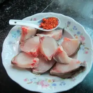 Make Paprika powdered fish step 0