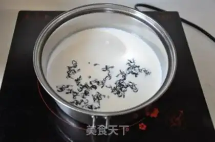 Make Jasmine tea and yogurt step 1