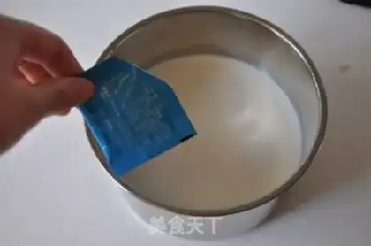 Make Jasmine tea and yogurt step 3
