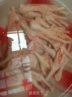 Make Two bean ink, chicken claw soup step 3