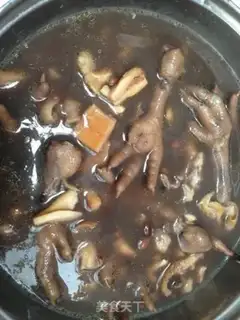 Make Two bean ink, chicken claw soup step 4