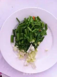 Make Five eggs of fried rice step 1