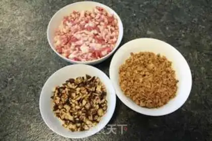 Make Dried mushroom sauce meat pack step 1