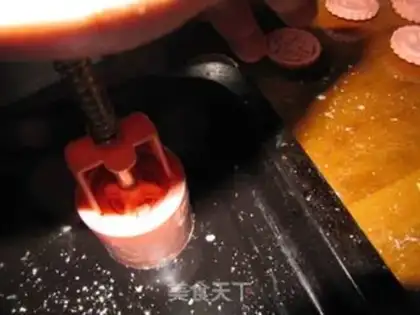Make Lian Yong Mooncake step 17