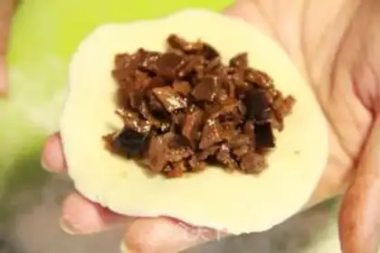 Make Dried mushroom sauce meat pack step 9
