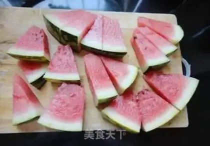 Make Ice melon juice step 1