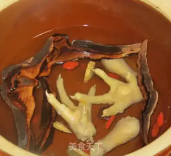 Make Qianxiao Paw soup step 2
