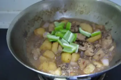Make A family version of Xinjiang chicken step 12