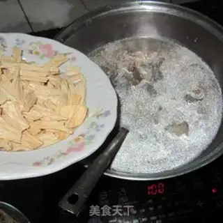 Make Scrambled bamboo soup step 2