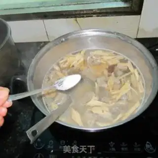 Make Scrambled bamboo soup step 3