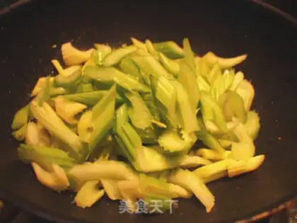 Make Celery cashew shrimp step 6