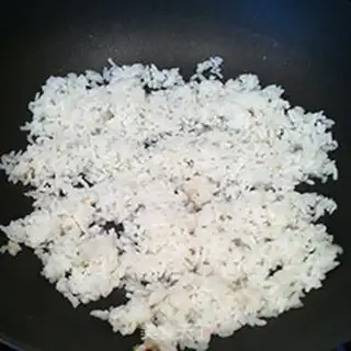 Make Onion egg fried rice step 2