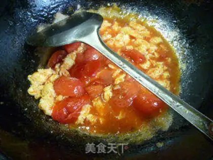 Make Tomato fried eggs and a screwdriver step 16