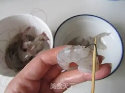 Make Pineapple and shrimp step 0