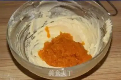 Make Handmade pumpkin cookies step 4