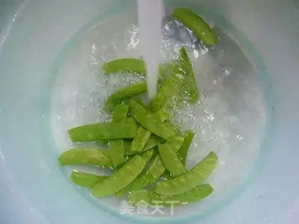 Make Dutch bean foie gras fried mackerel step 1
