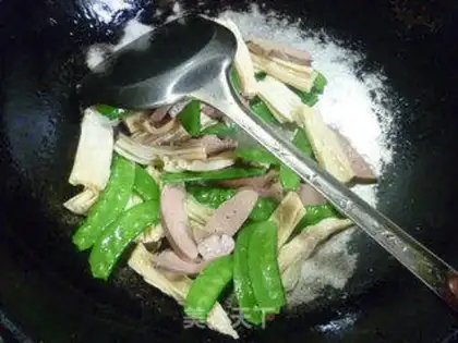 Make Dutch bean foie gras fried mackerel step 7