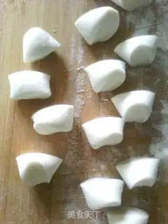 Make A flower dumpling step 4